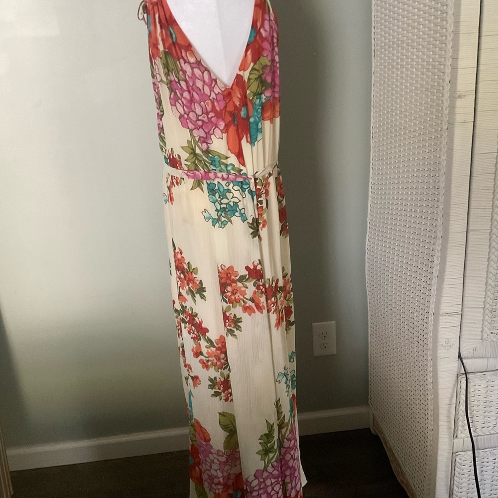Soieblu maxi, high cut shoulders, classy yet fun, large